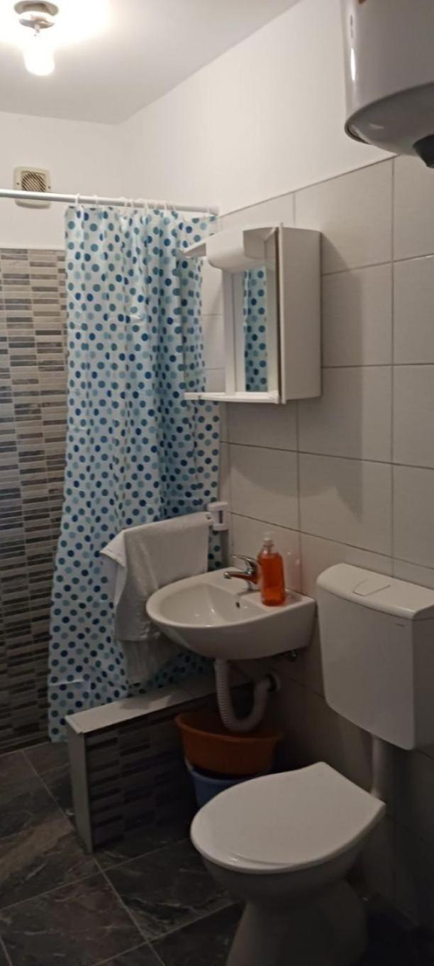 Apartment Irmica Lukovo Šugarje Exterior foto